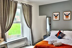 Captivating 3-bed House in Swansea Town Center