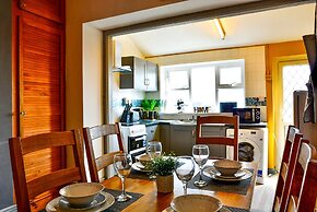 Captivating 3-bed House in Swansea Town Center