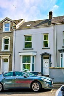 Captivating 3-bed House in Swansea Town Center