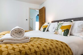 Grade 2 Listed Converted Church, Within 750yrds to Southsea Beach