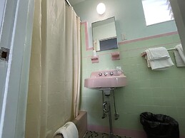 Bel Air Motel
