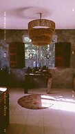 LULÚ La Bruja Yoga Lodge