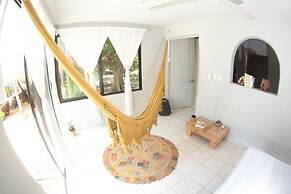 LULÚ La Bruja Yoga Lodge