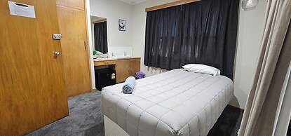 White Horse Inn Restaurant & Motel