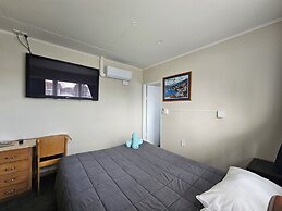 White Horse Inn Restaurant & Motel
