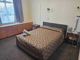 White Horse Inn Restaurant & Motel