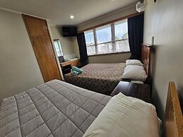 White Horse Inn Restaurant & Motel