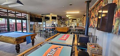 White Horse Inn Restaurant & Motel