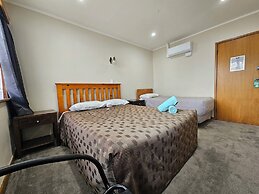 White Horse Inn Restaurant & Motel
