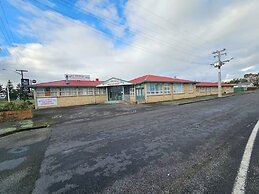 White Horse Inn Restaurant & Motel