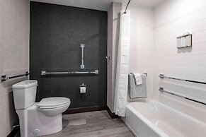 Cambria Hotel Portland Downtown-Old Port