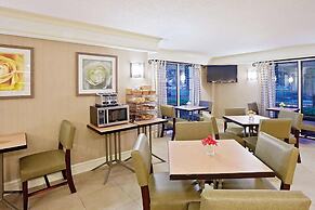 Norwood Inn & Suites Indianapolis