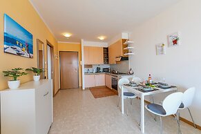 Kristall Lago Pool View