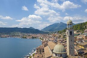 Kristall Lago Pool View
