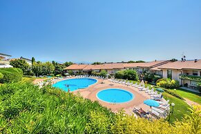 Kristall Lago Pool View