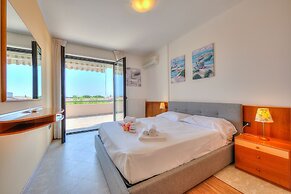 Kristall Lago Pool View