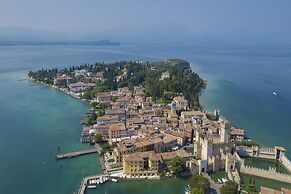 Kristall Lago Pool View