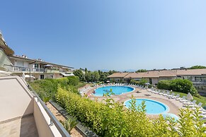 Kristall Lago Pool View