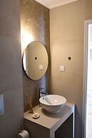 StayBridge Apartments, Mesongi