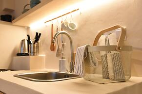 StayBridge Apartments, Mesongi