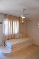 StayBridge Apartments, Mesongi