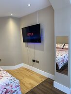 Charming 2-bed Apartment in Kingston Upon Thames