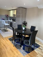 Charming 2-bed Apartment in Kingston Upon Thames