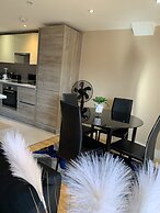 Charming 2-bed Apartment in Kingston Upon Thames