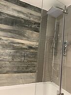 Charming 2-bed Apartment in Kingston Upon Thames