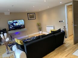 Charming 2-bed Apartment in Kingston Upon Thames