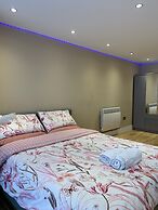 Charming 2-bed Apartment in Kingston Upon Thames