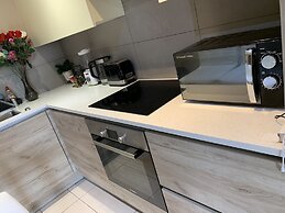 Charming 2-bed Apartment in Kingston Upon Thames