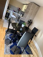 Charming 2-bed Apartment in Kingston Upon Thames