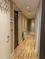 Charming 2-bed Apartment in Kingston Upon Thames