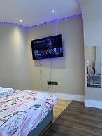 Charming 2-bed Apartment in Kingston Upon Thames