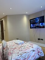 Charming 2-bed Apartment in Kingston Upon Thames