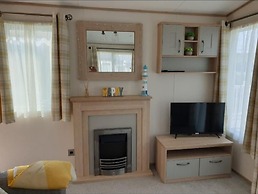 The Sea Breeze - Captivating Caravan in Camber