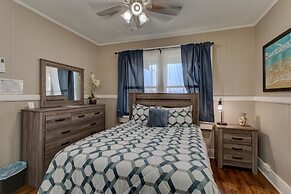 Makani Ea Home 2 Bedroom Home by RedAwning