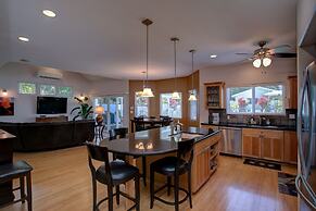 Grand Melemele 3 Bedroom Home by RedAwning