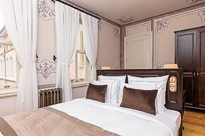 Meroddi Barnathan Hotel