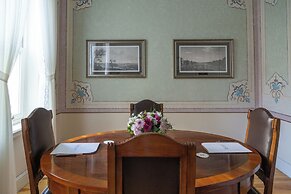 Meroddi Barnathan Hotel