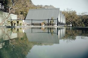 Paradise Pool Resort