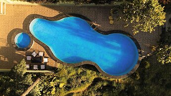 Paradise Pool Resort