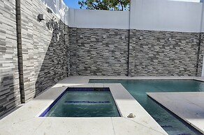 Gulfview Townhouse With Pool and Jacuzzi