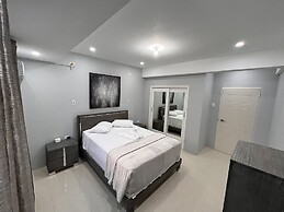 Glencoe Townhome With Loft Jacuzzi and Pool