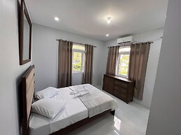 Glencoe Townhome With Loft Jacuzzi and Pool