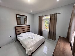 Glencoe Townhome With Loft Jacuzzi and Pool