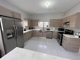 Glencoe Townhome With Loft Jacuzzi and Pool