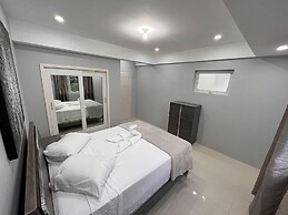 Glencoe Townhome With Loft Jacuzzi and Pool