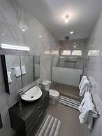 Glencoe Townhome With Loft Jacuzzi and Pool